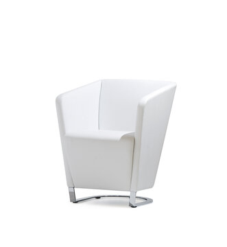 kleine fauteuil met witte stoffering en metalen poten