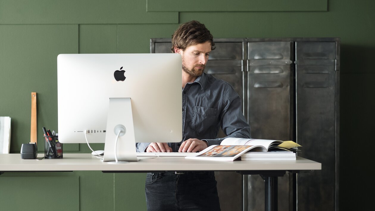 Person is working at an height adjustable office desk.