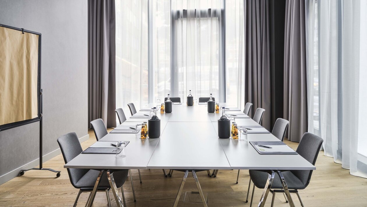 Conference room with a big table and chairs. 