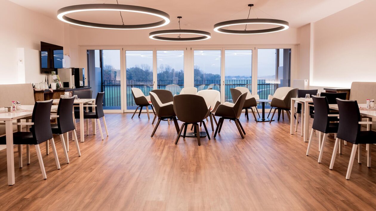 Canteen with a wooden floor and big lamps. | © Passauer Wolf