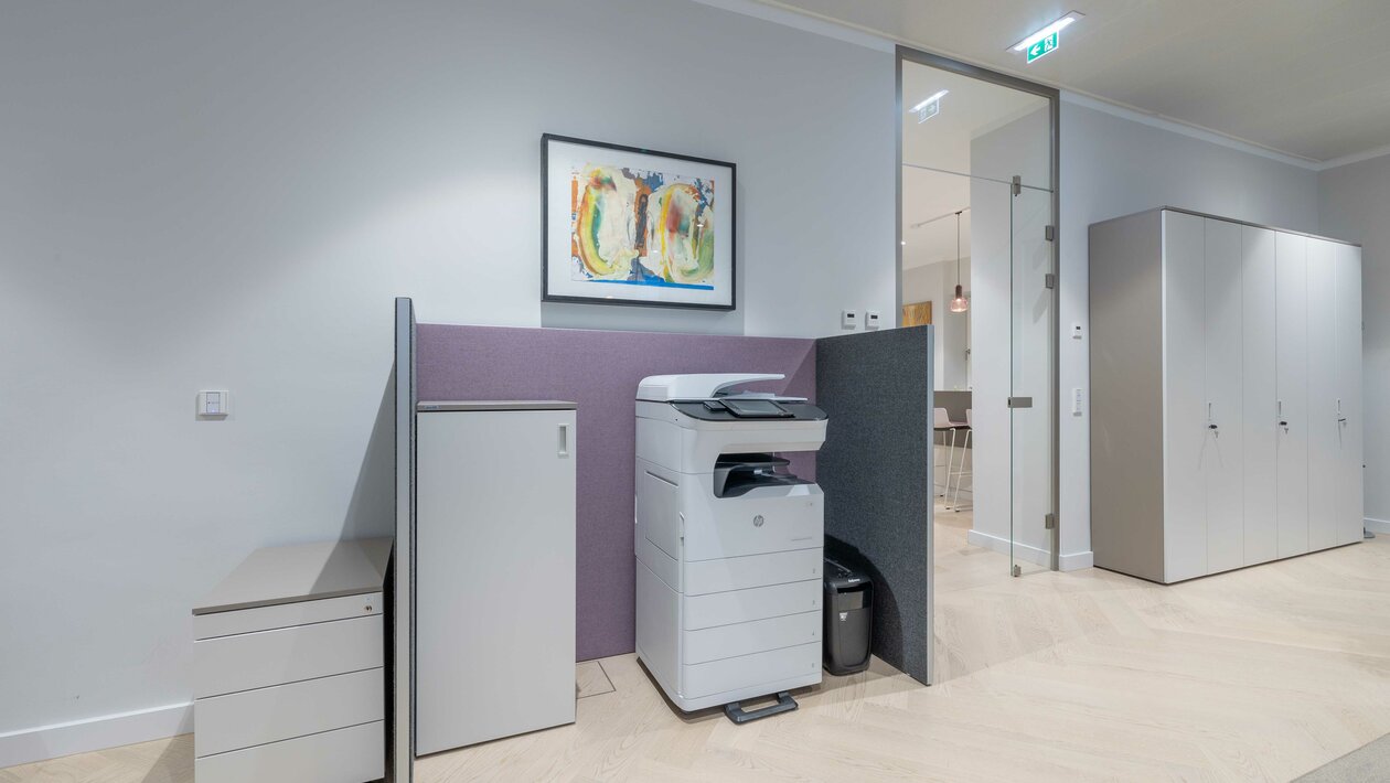 Copier with white cabinets. | © Martin Zorn Photography