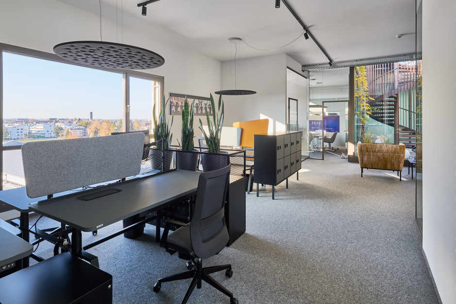 bluebird.space Arbeitsplätze Schreibtisch mit Bürostuhl paro_2.
