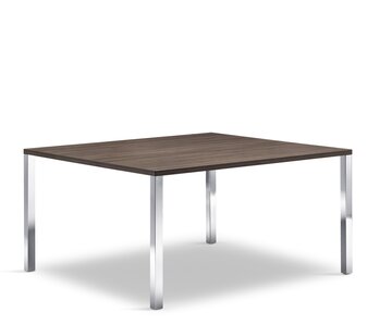 table carrée avec plateau décor bois foncé et pieds carrés chromés