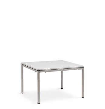 table lounge carrée, plateau avec coins arrondis et pieds métalliques ronds