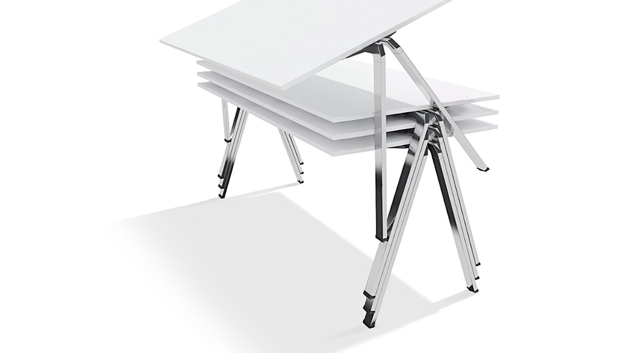 pile de tables blanches