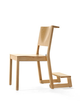 chaise pour église en bois clair avec repose-pied rabattable