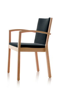 chaise en bois avec accoudoirs façe intérieure avec rembourrage noir