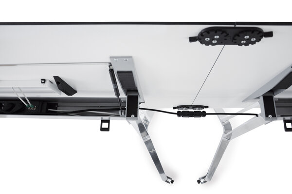 Horizontal cable channel of a flipflop table.