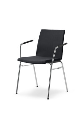 vierpootsstoel met armleuningen en zwarte stoffering