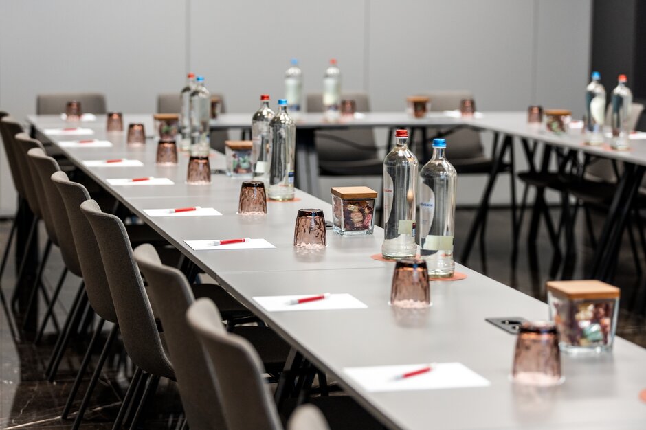 Seminar room with beverages.