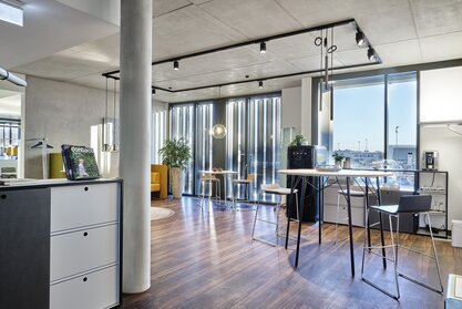 Showroom Graz Room with high tables and barstools.