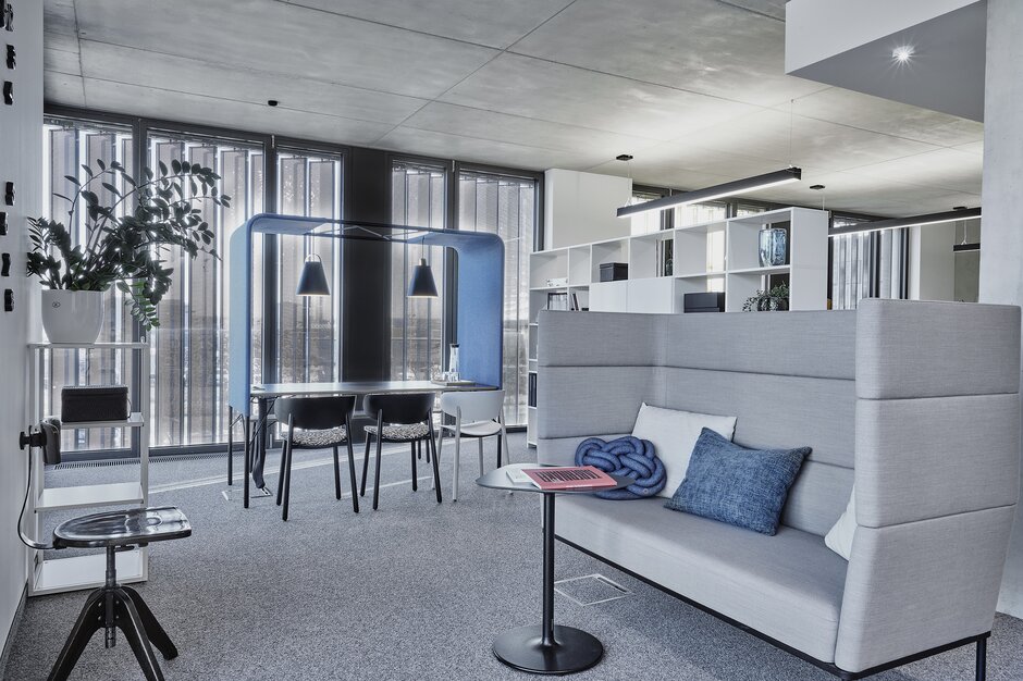 Showroom Graz Lounge seating and communication area.