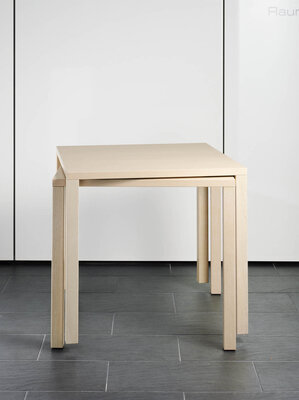 tables carrées empilées