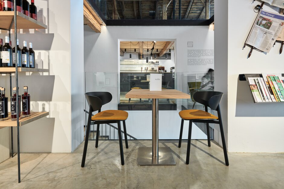 House of sustainability Bistrotable with two chairs.
