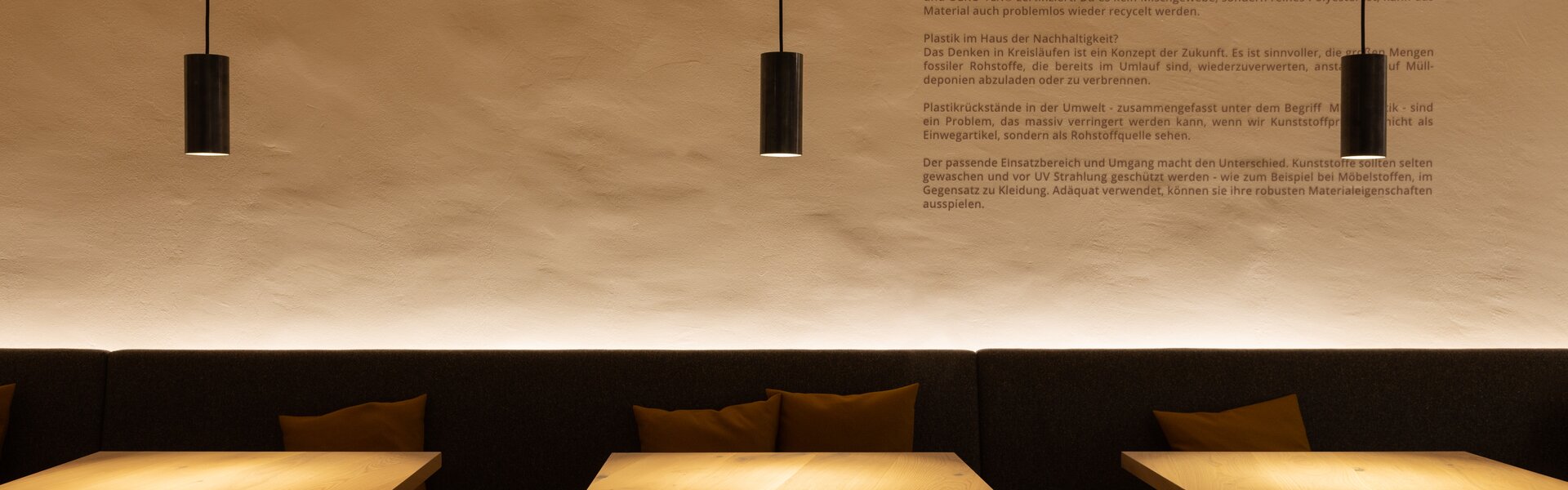 Café with bistrotables and chairs at night.  | © bonpart