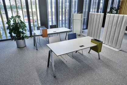 Showroom Graz Two desks with chairs.