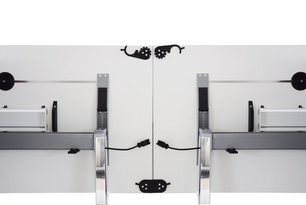Linking device of a flipflop table.