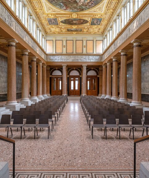 Academy of visual art | © Martin Zorn Photography Magnificent hall with row seating. | © Martin Zorn Photography