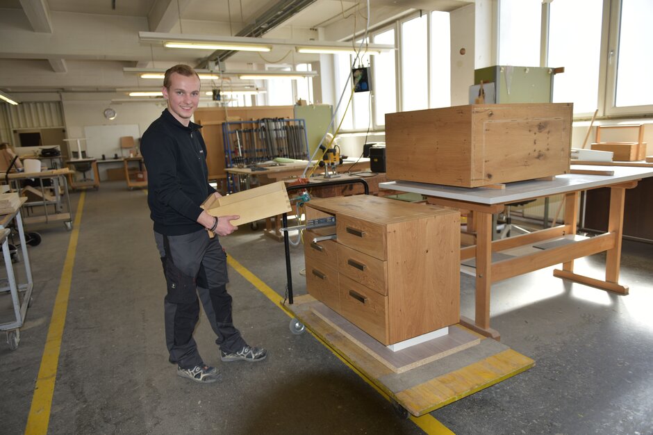 Raphael Sinnegger Apprentice in carpentry technology.