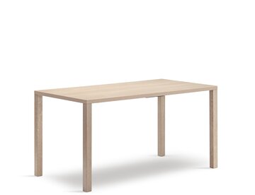 table rectangulaire avec plateau en bois et pieds carrés en bois