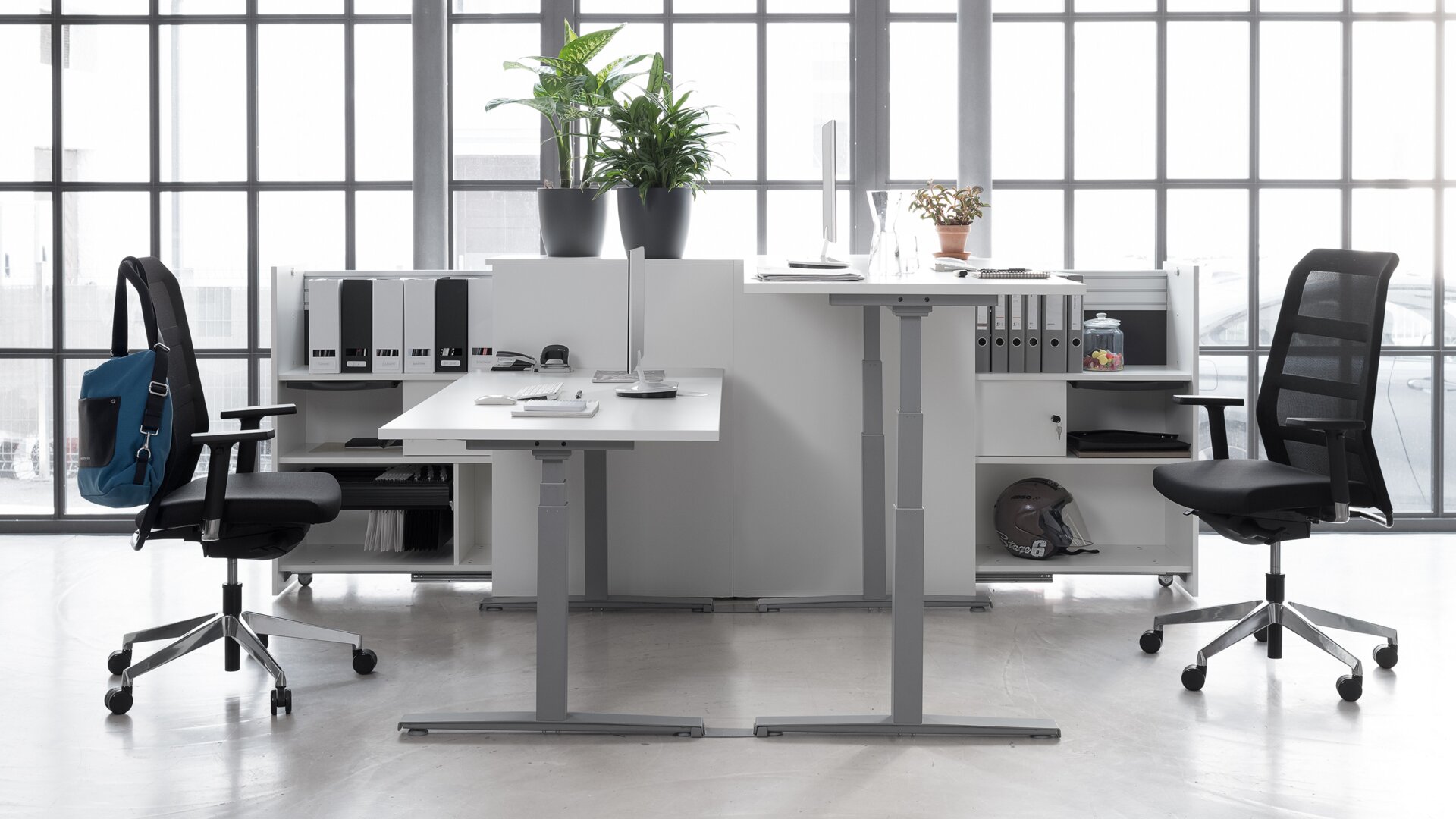 Schreibtisch in Büro