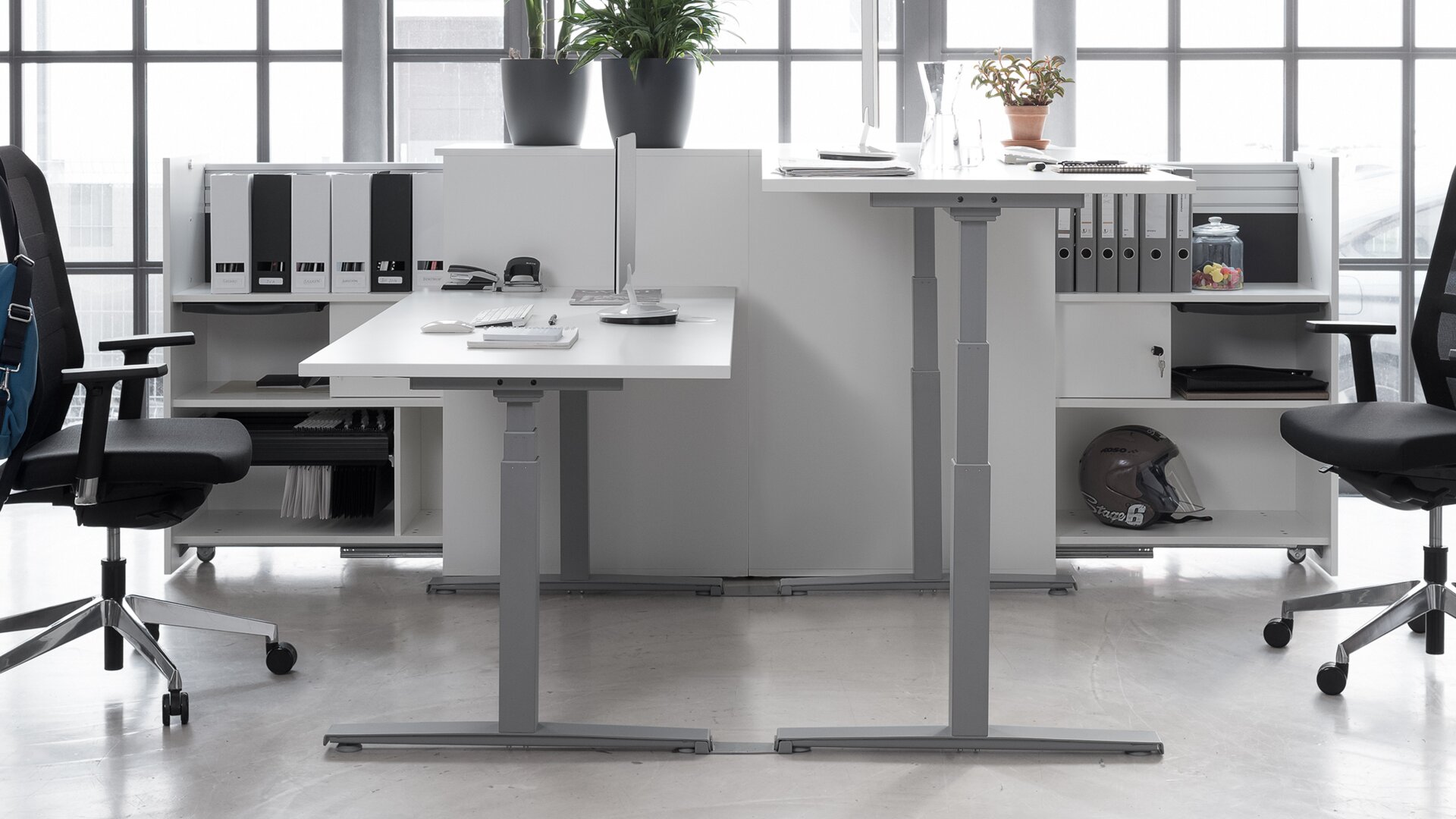 Schreibtisch in Büro