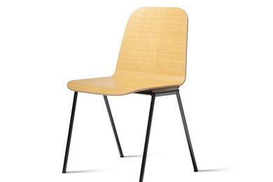 vierpootsstoel met houten zitschaal
