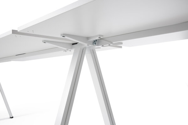 Linking of white stacking tables. 