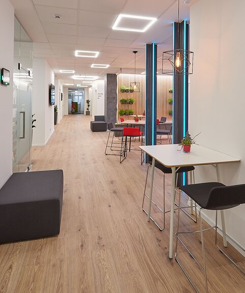 AHT | © Metcon Café with barstools and high tables. | © Metcon