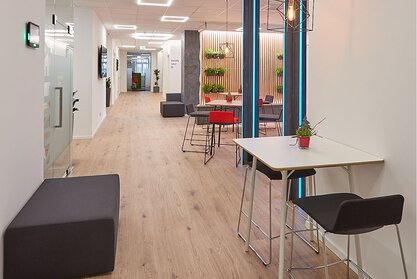 AHT | © Metcon Café with barstools and high tables. | © Metcon