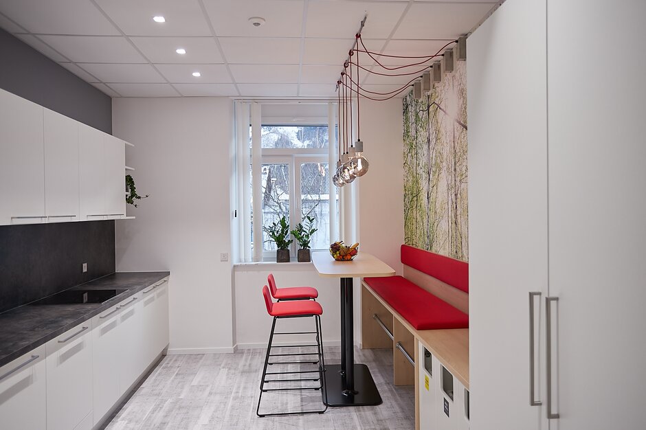 AHT | © Metcon Kitchen with red bench, high table and red barstools. | © Metcon