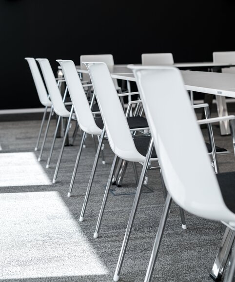 White chairs at white tables. | © Jiří Hloušek