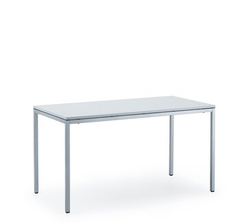 rechthoekige tafel met vierkante metalen poten