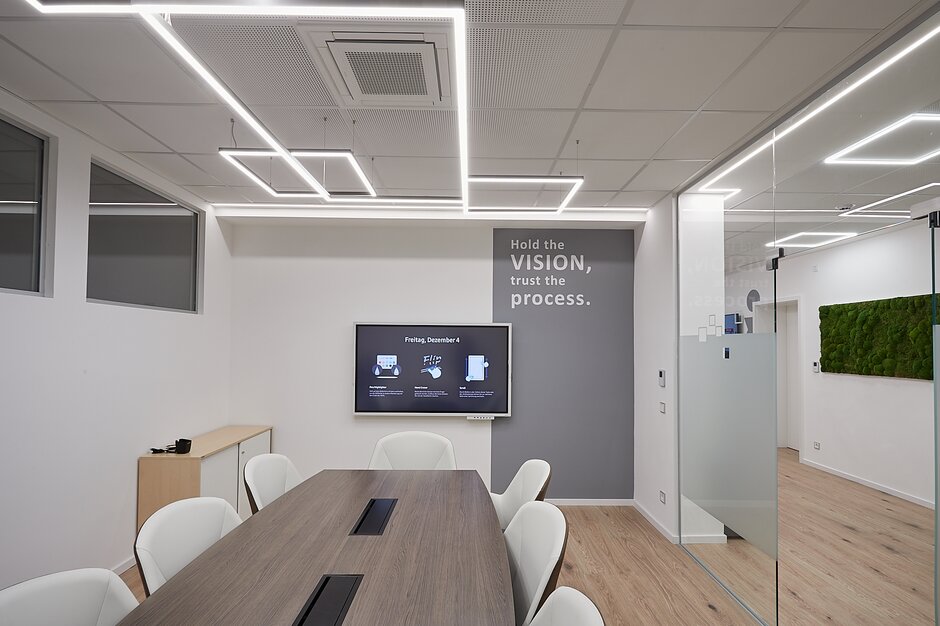 AHT | © Metcon Meeting room with conference table and chairs. | © Metcon