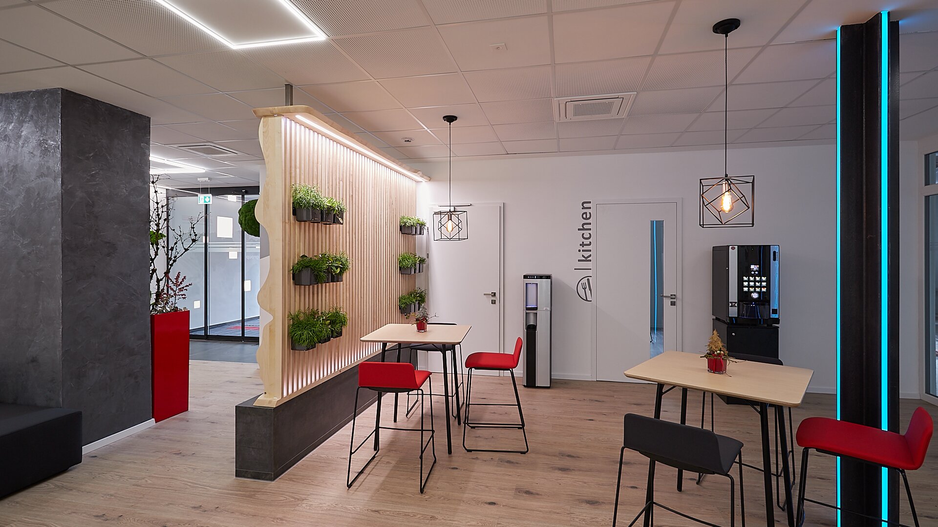 Café with barstools and high tables. | © Metcon