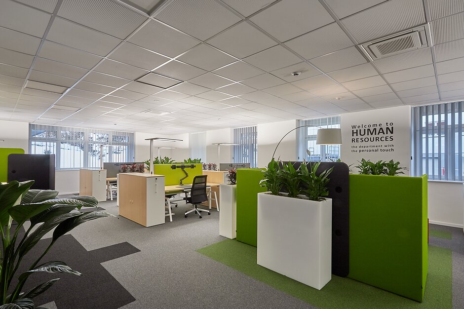 AHT Office room with desks, swivel chairs and middle zones.