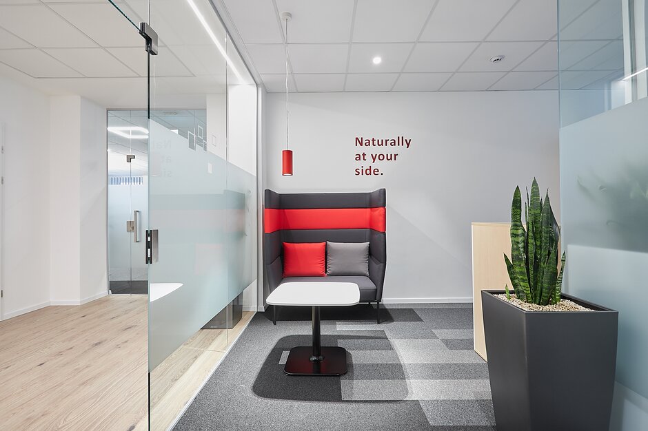 AHT espace d'attente wachtruimte met moderne bank