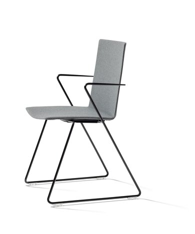 chaise traîneau noire sans accoudoirs, coque d'assise avec revêtement tissu gris